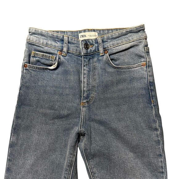 ZARA Women’s Mid Rise Cropped Flare Jeans Fringe Hem Size 2 Blue Denim Pants - Picture 4 of 11